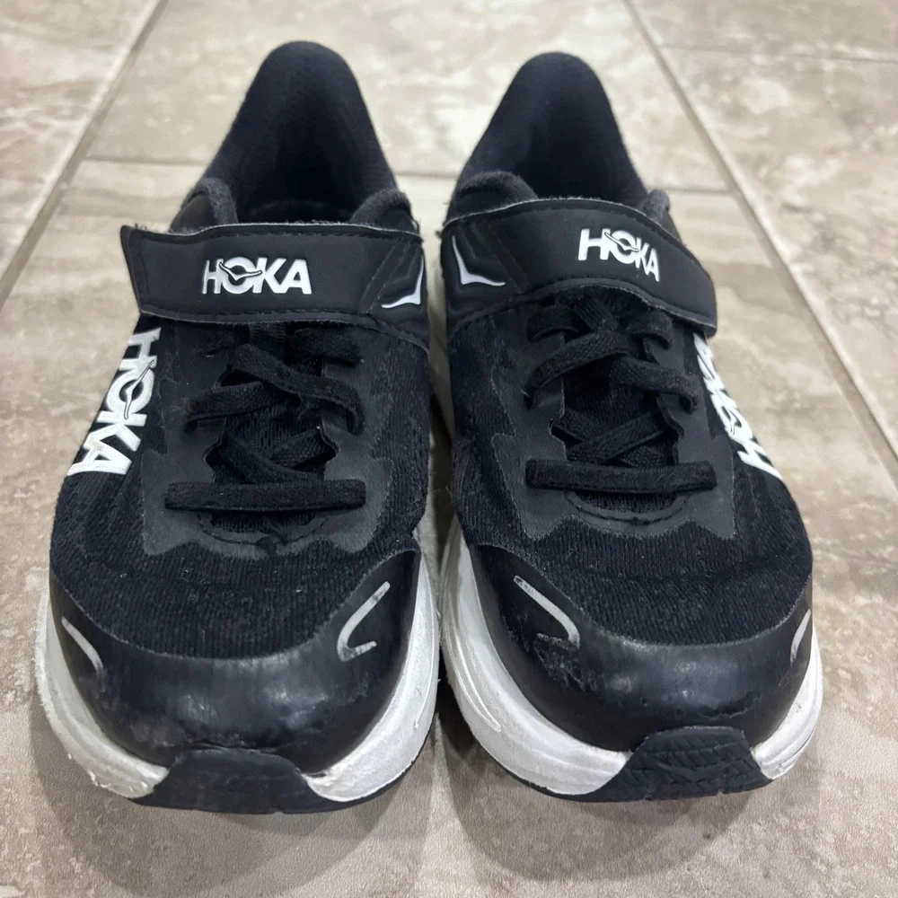 Hoka One One Clifton 9 Little Kid Running Shoes Black White 1168873 BWHT Size 1M